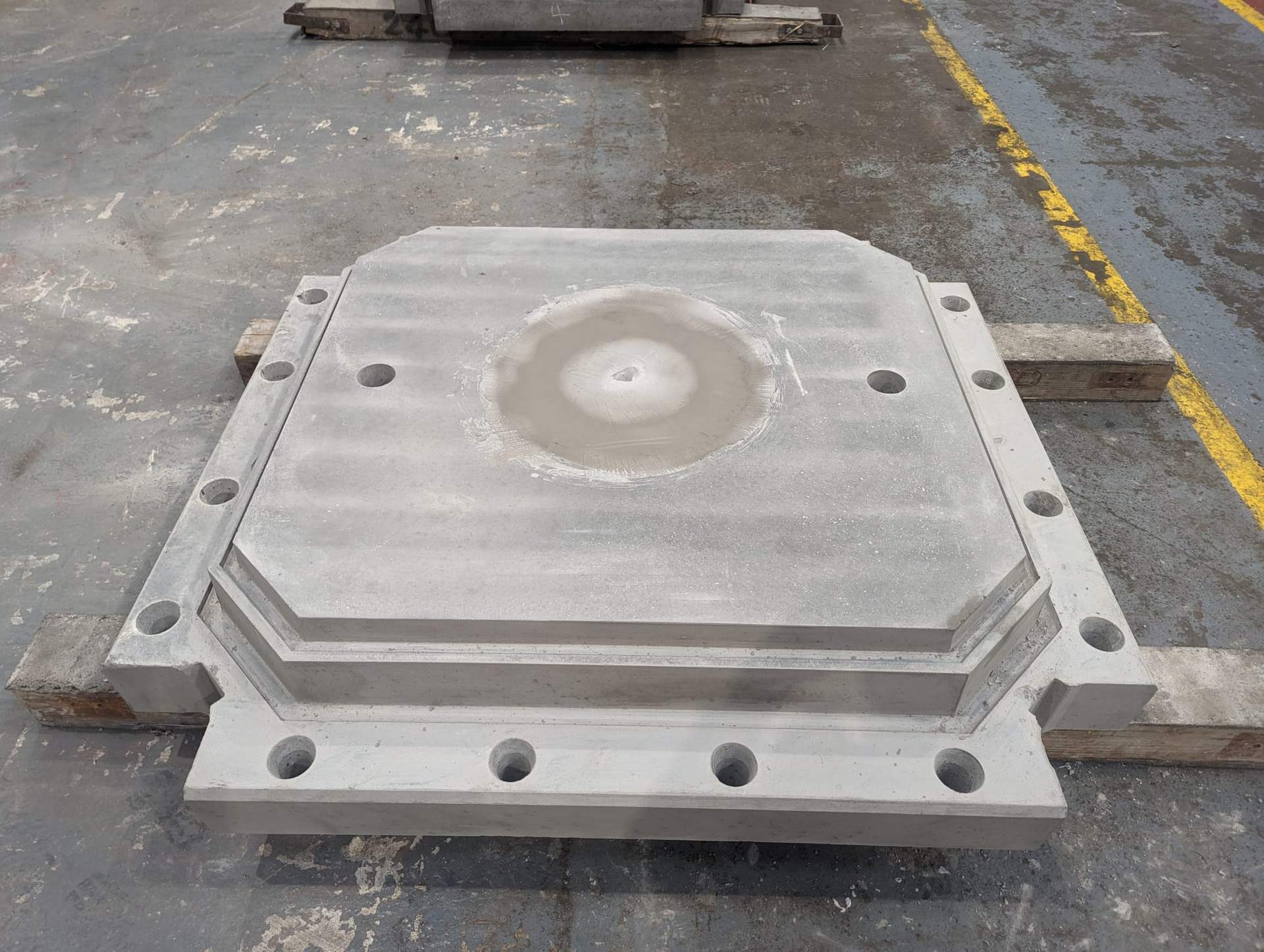 Concrete container lid