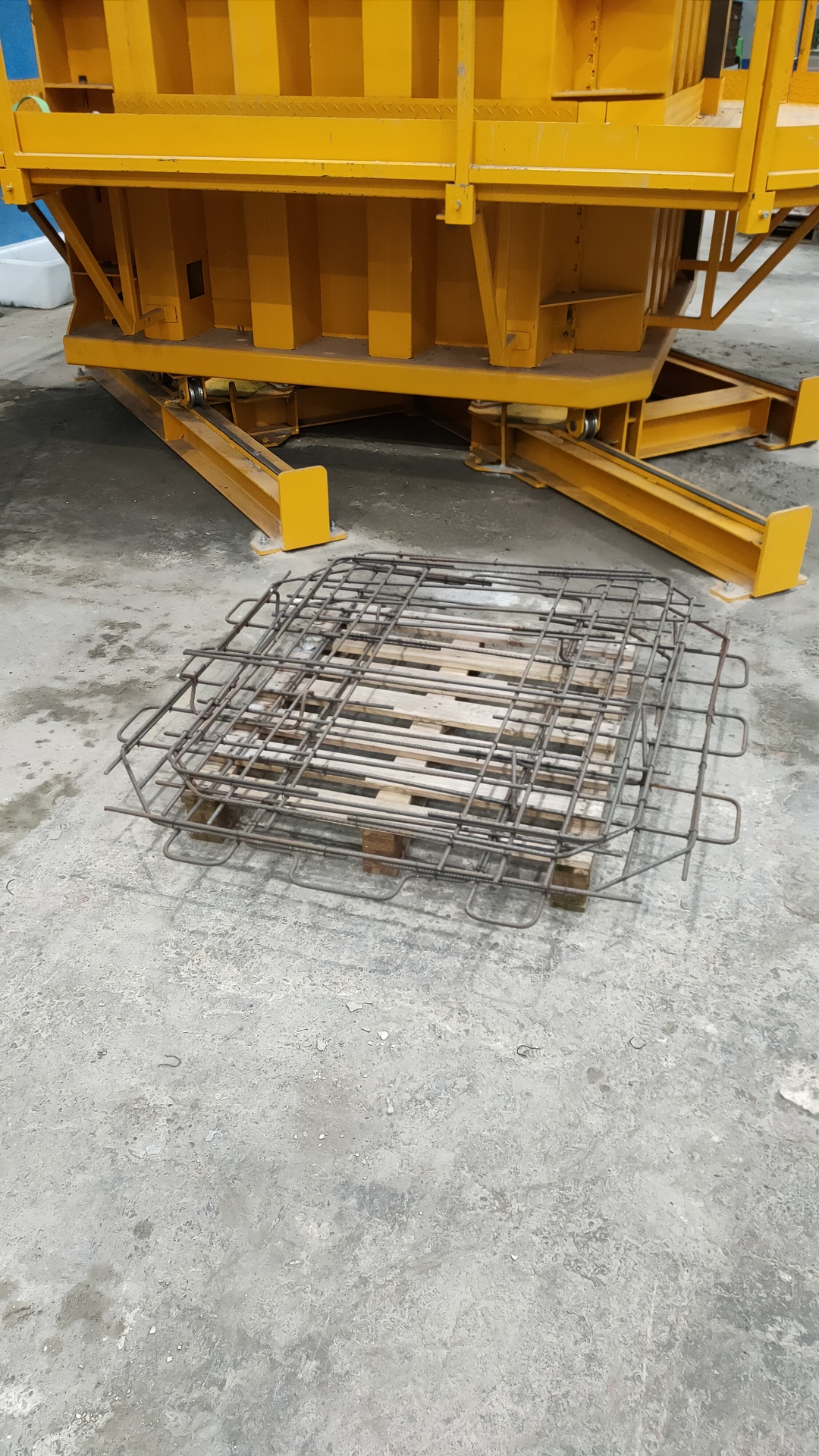 concrete container lid rebar, reinforcing bar